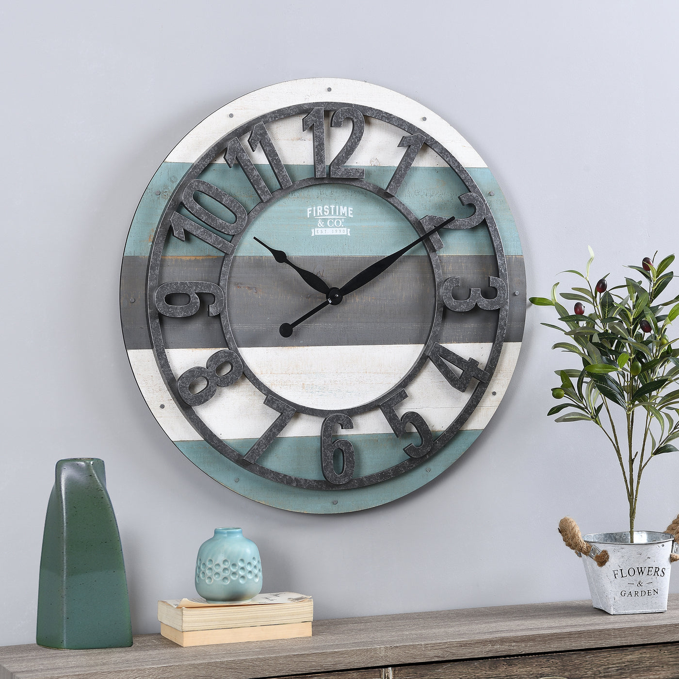 Shabby Pallet Wall Clock